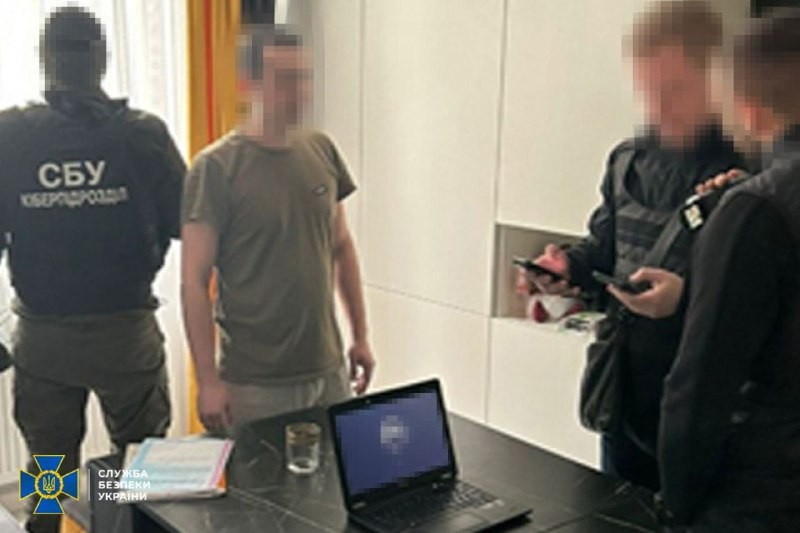 В недо-Рейхе СБУ начала охоту на блогеров, которые снимают видео про насильственную...