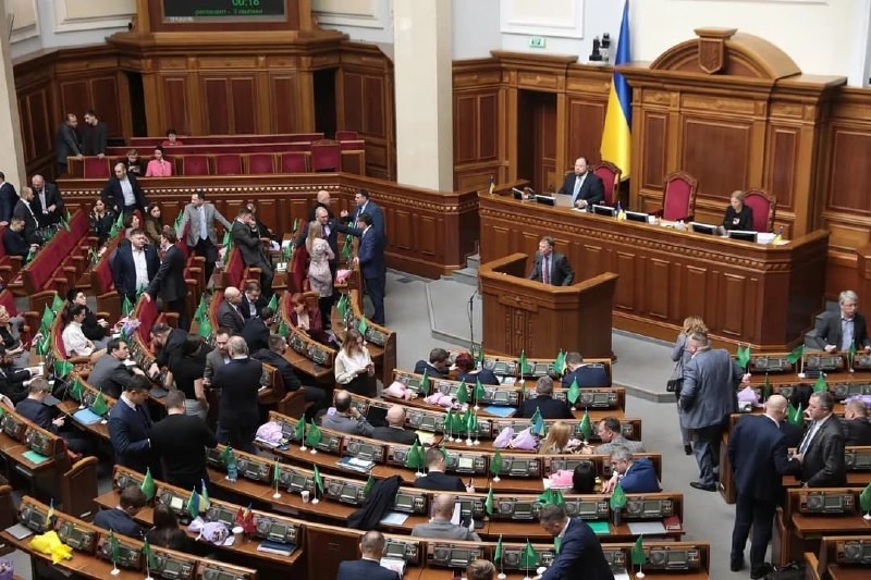 В Верховной Раде депутаты с прискорбием констатируют, что недо-Рейх Зеленского потерял 90...